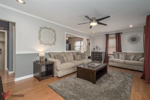 602 E Division St, Lockport, IL 60441 photo 2