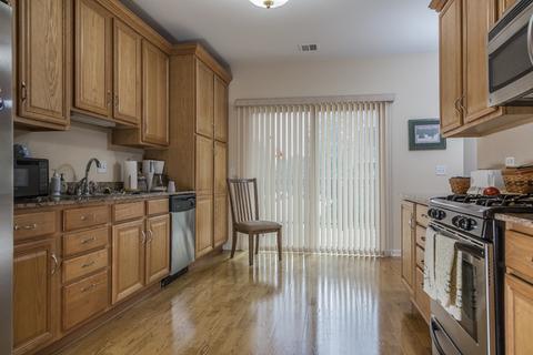 267 E Railroad Ave #102, Bartlett, IL 60103 photo 2