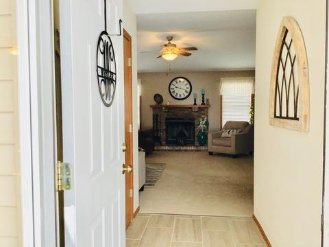 405 Hickory Dr, Davis Junction, IL 61020 photo 2