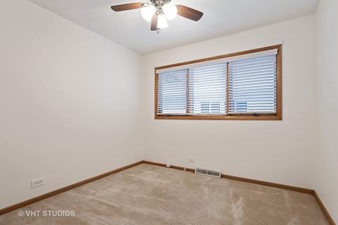 726 Therese Ter, Des Plaines, IL 60016 photo 7