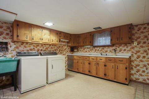 726 Therese Ter, Des Plaines, IL 60016 photo 14