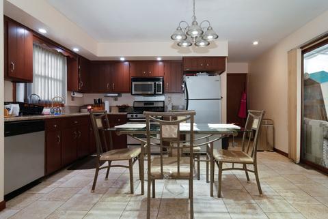 850 Sheldon Ave, Aurora, IL 60506 photo 2