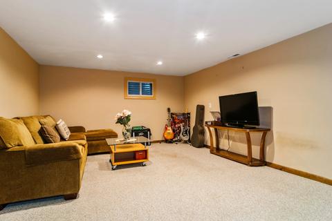 1000 Concord Ln, Hoffman Estates, IL 60192 photo 15
