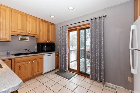 993 Meadow Ln, Elgin, IL 60123 photo 4