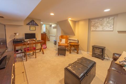938 S Wolf Rd, Des Plaines, IL 60016 photo 22