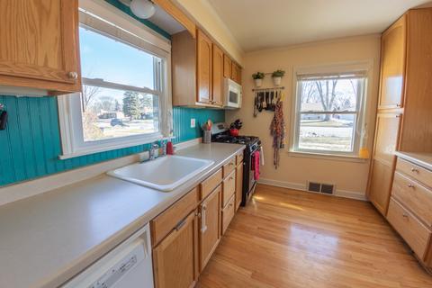 938 S Wolf Rd, Des Plaines, IL 60016 photo 18