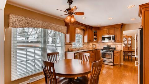 2054 Cromwell Dr, Wheaton, IL 60189 photo 2