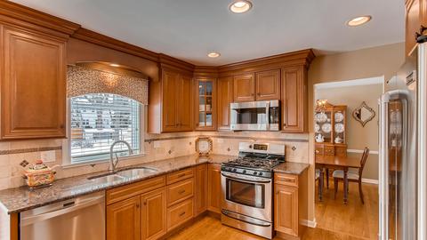 2054 Cromwell Dr, Wheaton, IL 60189 photo 3