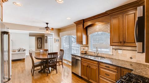 2054 Cromwell Dr, Wheaton, IL 60189 photo 6