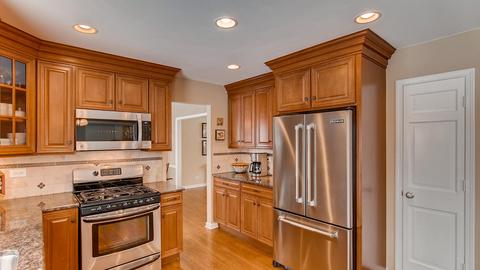 2054 Cromwell Dr, Wheaton, IL 60189 photo 4