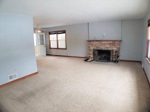 112 E Tyler St, Oswego, IL 60543 photo 2