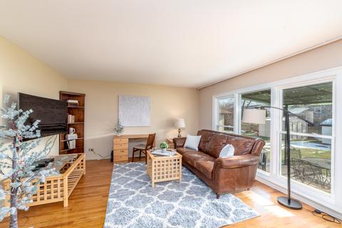 565 Milton Ln, Hoffman Estates, IL 60169 photo 9