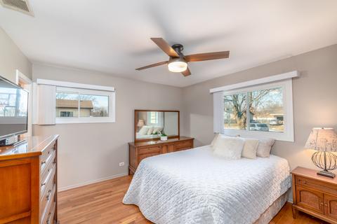565 Milton Ln, Hoffman Estates, IL 60169 photo 4