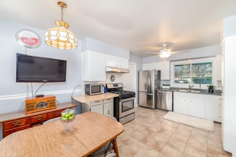 565 Milton Ln, Hoffman Estates, IL 60169 photo 3