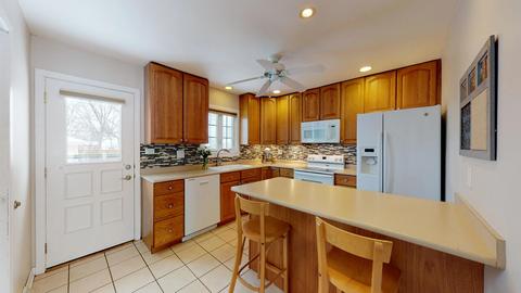 2024 Pratt Ave, Des Plaines, IL 60018 photo 5