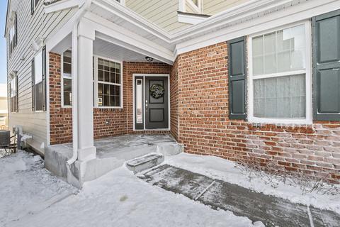 1244 Falcon Ridge Dr, Elgin, IL 60124 photo 1