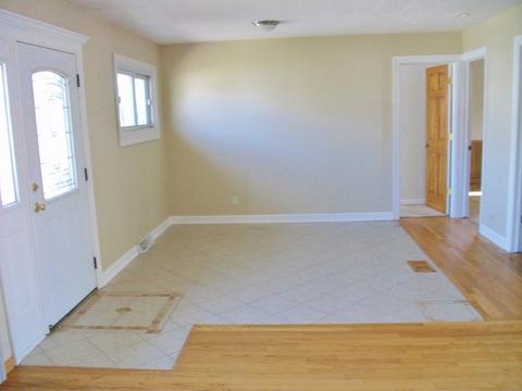 1715 W Oakleaf Dr, Mchenry, IL 60051 photo 2