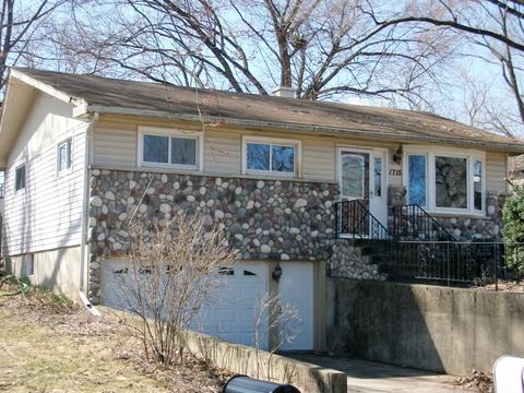 1715 W Oakleaf Dr, Mchenry, IL 60051 photo 1
