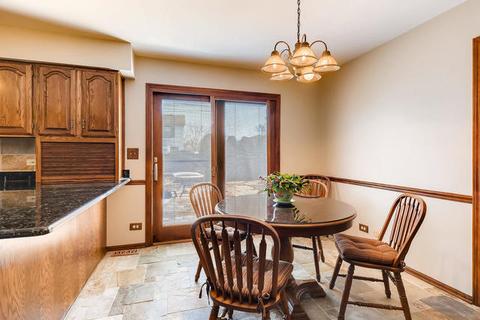 695 Sycamore Ln, Wheeling, IL 60090 photo 8