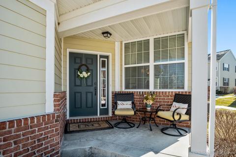 1194 Falcon Ridge Dr, Elgin, IL 60124 photo 3