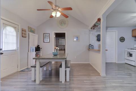 1002 E Washington St, Clinton, IL 61727 photo 5