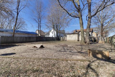 1002 E Washington St, Clinton, IL 61727 photo 8