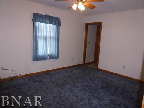 91 Cedar Dr, Clinton, IL 61727 photo 8
