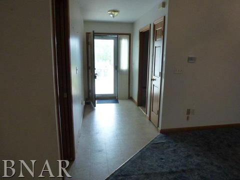 91 Cedar Dr, Clinton, IL 61727 photo 3