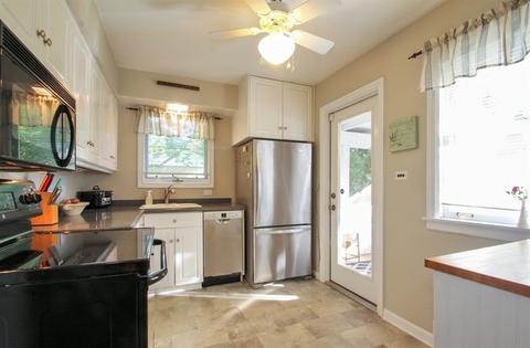 235 Ardmore Rd, Des Plaines, IL 60016 photo 5