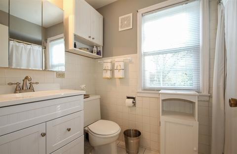 235 Ardmore Rd, Des Plaines, IL 60016 photo 10