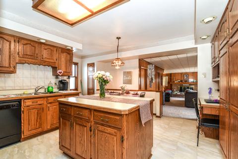 45 E Thorndale Ave, Roselle, IL 60172 photo 3