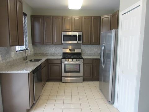 820 Linden Cir, Hoffman Estates, IL 60169 photo 2