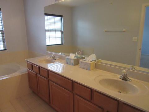820 Linden Cir, Hoffman Estates, IL 60169 photo 9