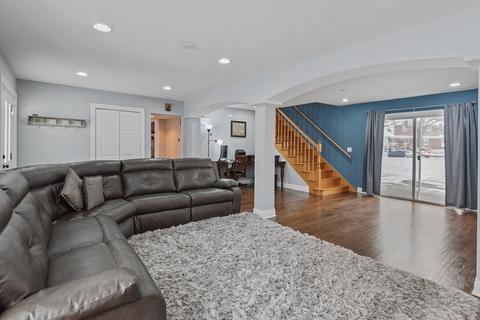 318 Central Ave, Willowbrook, IL 60527 photo 3