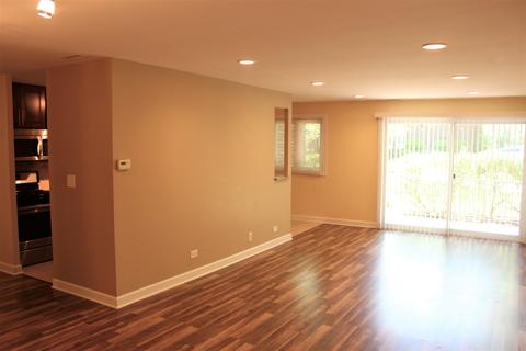 1500 Sandstone Dr #104, Wheeling, IL 60090 photo 5