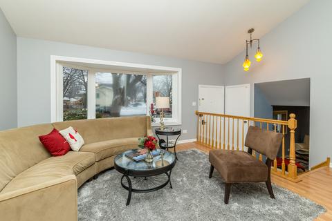 2007 E Tano Ln, Mount Prospect, IL 60056 photo 2