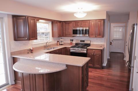 1919 Buckingham Dr, Wheaton, IL 60189 photo 2