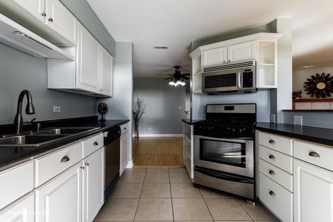 235 Windsor Ln #C, Willowbrook, IL 60527 photo 11