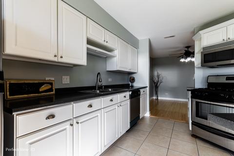 235 Windsor Ln #C, Willowbrook, IL 60527 photo 10