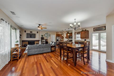 1041 Golf Ln, Wheaton, IL 60189 photo 2
