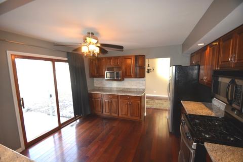 1305 Kelle Ct, Wheaton, IL 60189 photo 2