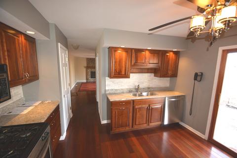 1305 Kelle Ct, Wheaton, IL 60189 photo 4