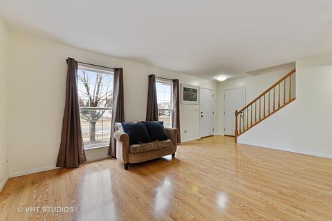 2469 Smithfield Ct, Aurora, IL 60503 photo 3