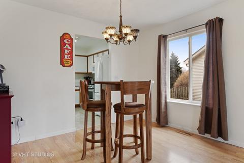 2469 Smithfield Ct, Aurora, IL 60503 photo 8
