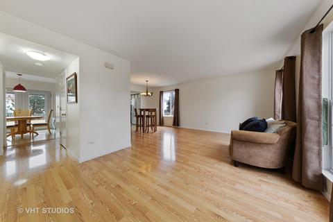 2469 Smithfield Ct, Aurora, IL 60503 photo 2