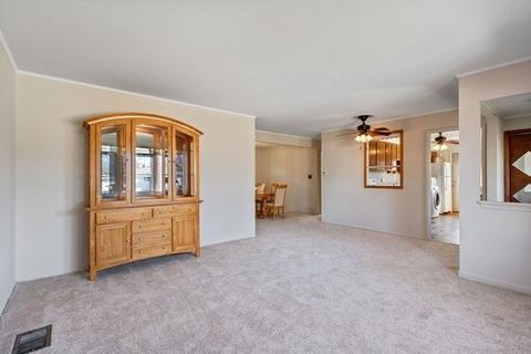125 W Wayne Pl, Wheeling, IL 60090 photo 5