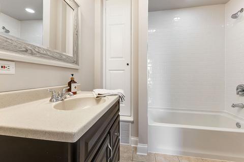 115 E 17th St, Lockport, IL 60441 photo 7