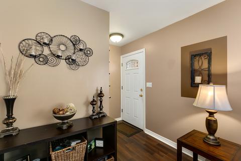1020 Apple Valley Dr, Bartlett, IL 60103 photo 3