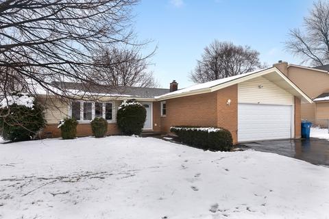 1020 Apple Valley Dr, Bartlett, IL 60103 photo 2