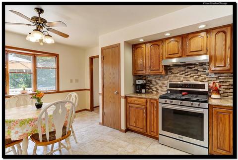 60 Deeke Ct, Roselle, IL 60172 photo 8